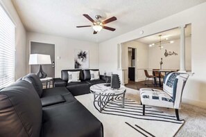 TV - Elite Matchday Residence| Stay & Unwind | Galleria (Houston)