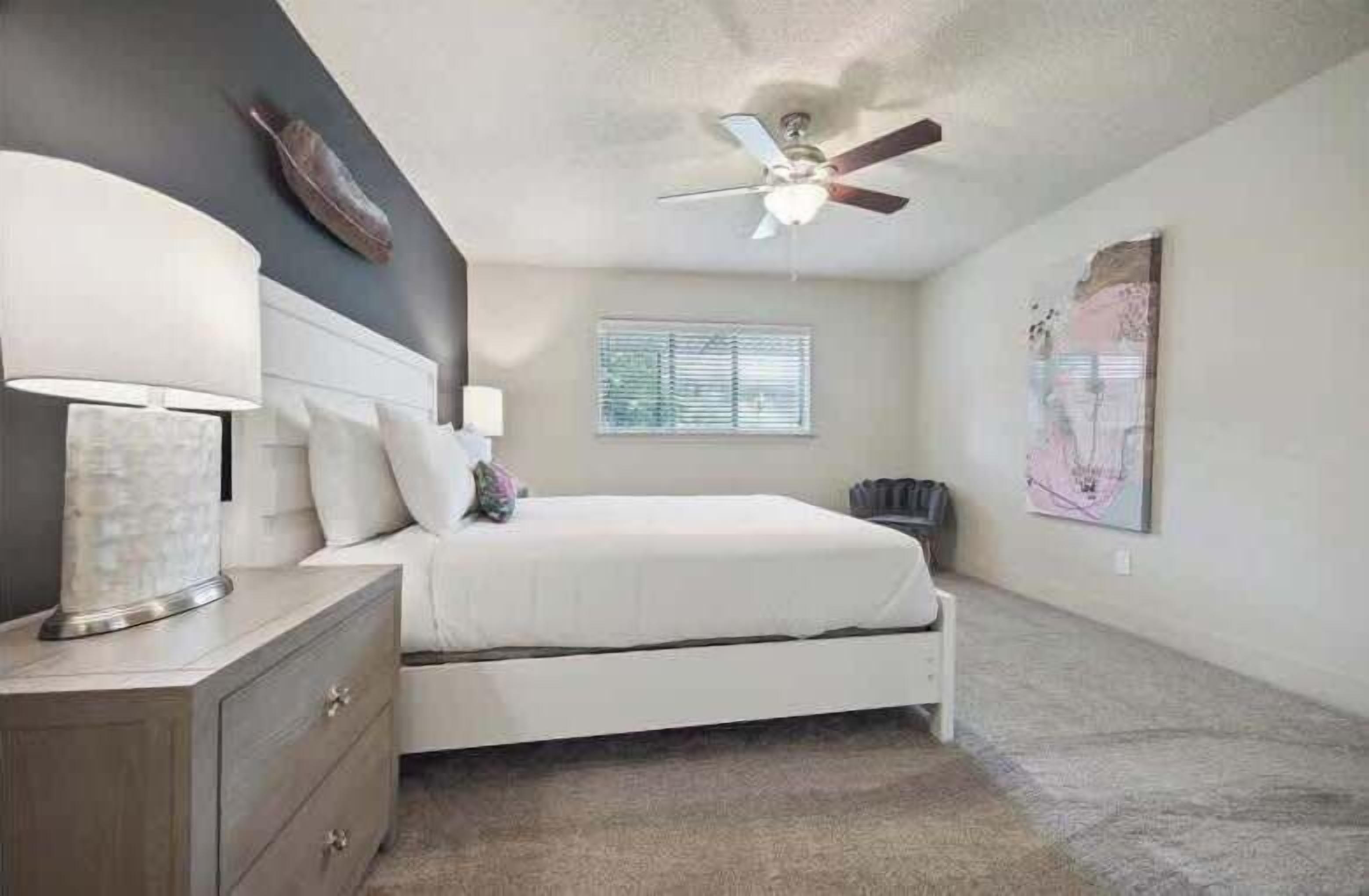 2 habitaciones, tabla de planchar con plancha, wifi y ropa de cama 