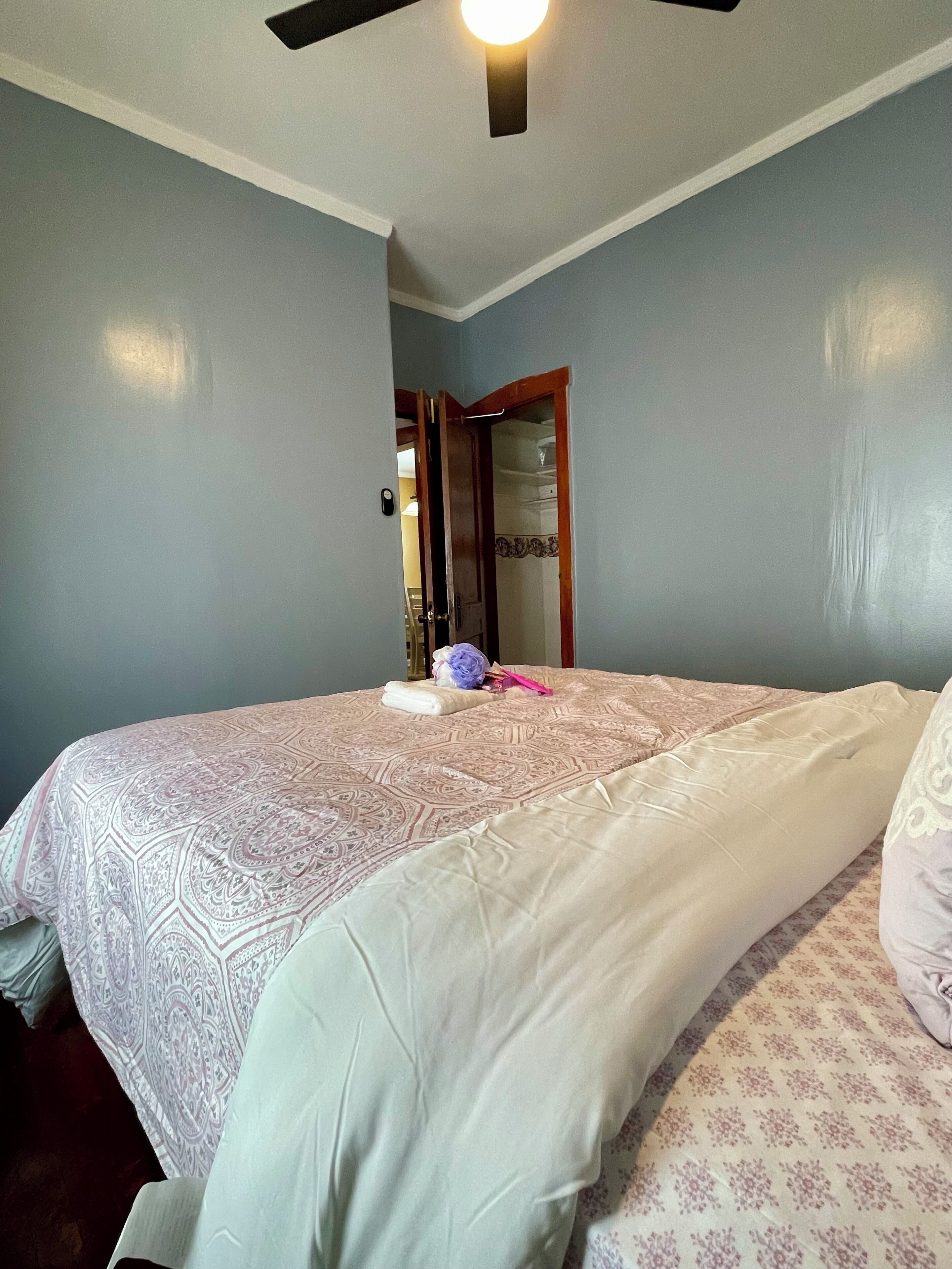 2 bedrooms, iron/ironing board, free WiFi, bed sheets