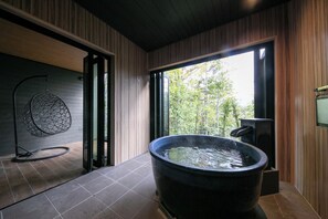 Superior Villa | Bathroom | Separate tub and shower, free toiletries, hair dryer, slippers