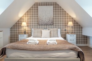 House, Garden View | 3 bedrooms, iron/ironing board, free WiFi - Bright&Spacious 3BD in Centre of Bourton (Cheltenham)