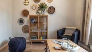 單棟房屋, 花園景 | 客廳 | 平面電視