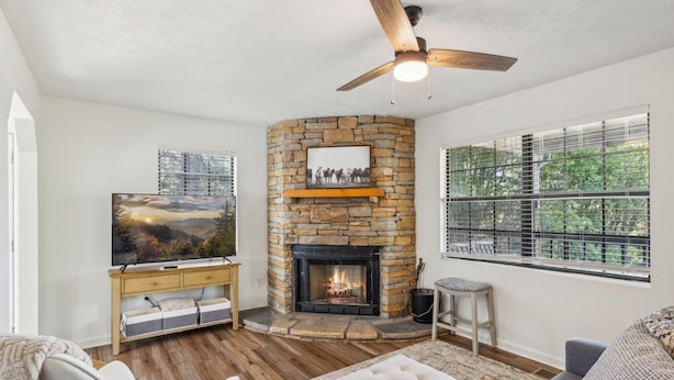 Smart TV, fireplace - Little Mountain Cabin - 3-Bedroom Retreat with Hot Tub, Fire Pit, Games, and Serene Nature Views (Sevierville)