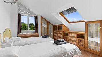 4 dormitoris, planxa i posts de planxar, wifi gratuïta i roba de llit