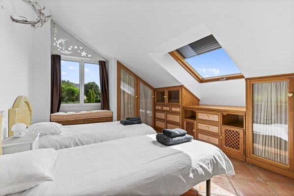 4 habitaciones, tabla de planchar con plancha y wifi gratis 