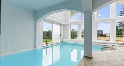 Villa de luxe avec piscine chauffée, vue sur la montagne, Wi-Fi et climatisation