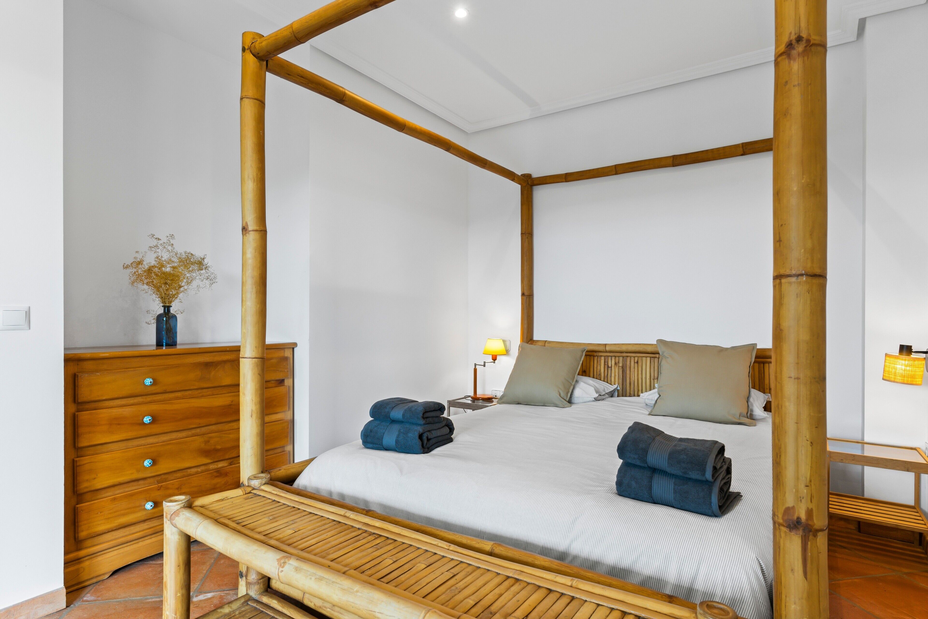 4 slaapkamers, een strijkplank/strijkijzer, gratis wifi, beddengoed