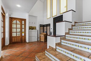 Interior - Holiday Home 'Villa De Lujo En Cantabria' with Mountain View, Wi-Fi and Air Conditioning (Cantabria)