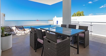 Villa 'Casa Flores 047' with Sea View, Wi-Fi and Air Conditioning