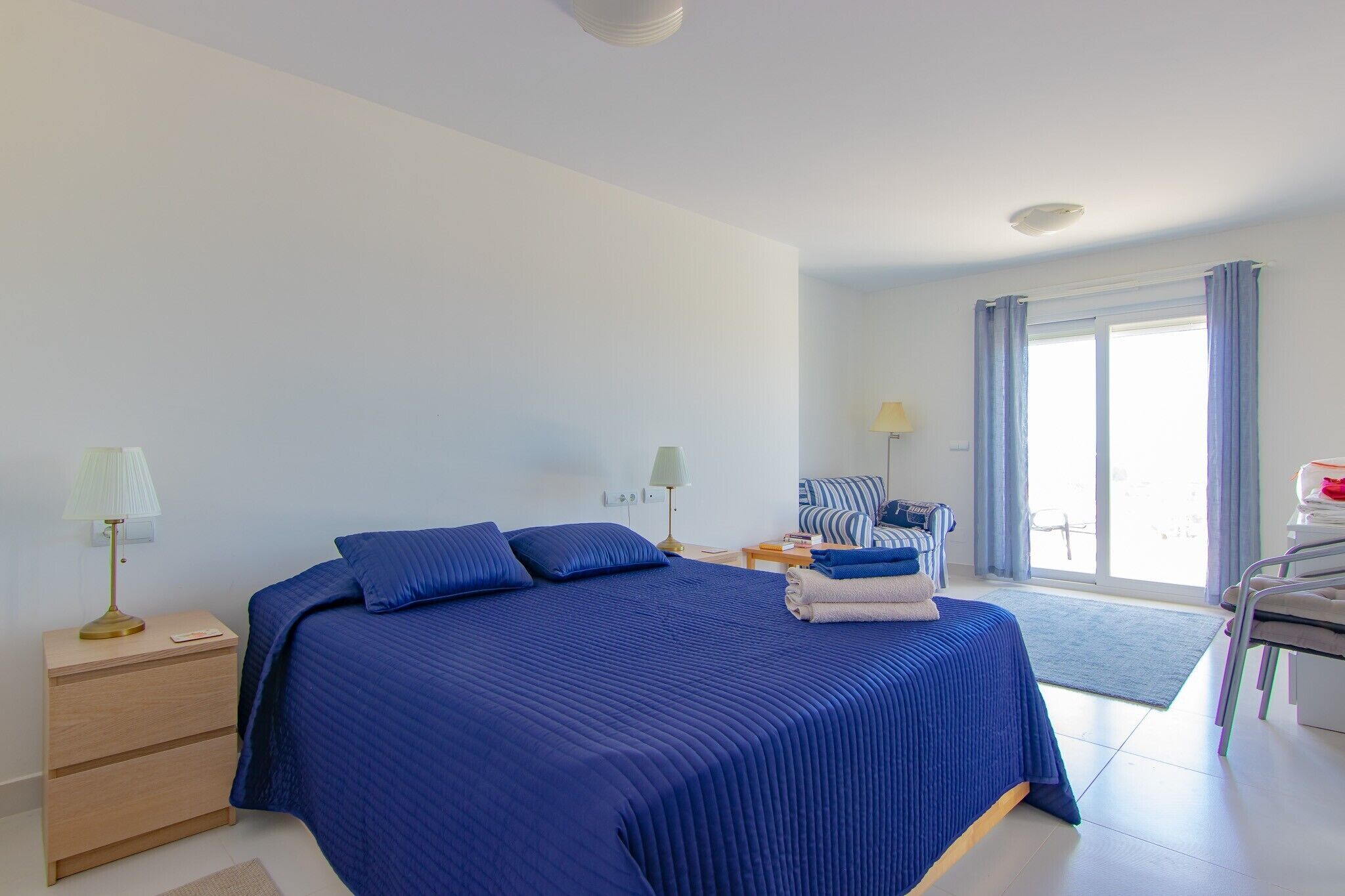 5 bedrooms, WiFi (free), bed sheets
