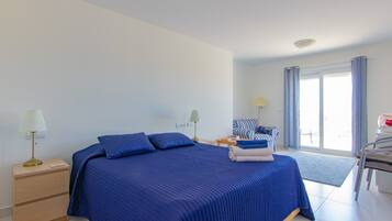 5 bedrooms, WiFi (free), bed sheets