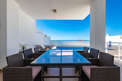 Villa 'Casa Flores 047' with Sea Views, Wi-Fi and Air Conditioning