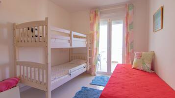 5 bedrooms, free WiFi, bed sheets