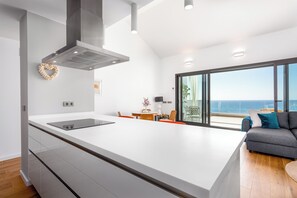 Interior - Apartment 'Apartamento Links Il' with Sea View, Wi-Fi and Air Conditioning (San Roque)