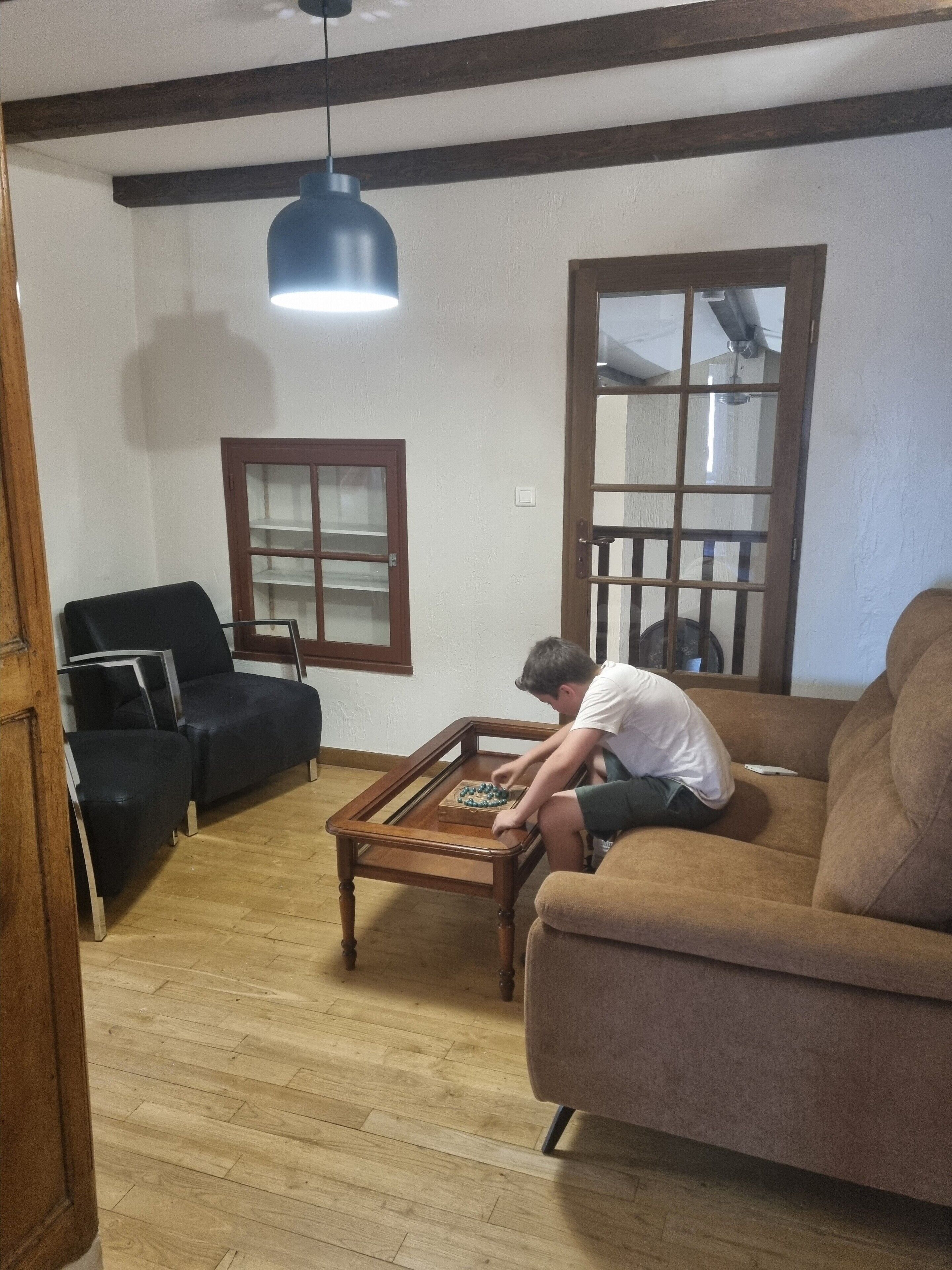 Fernseher, Kamin, DVD-Player