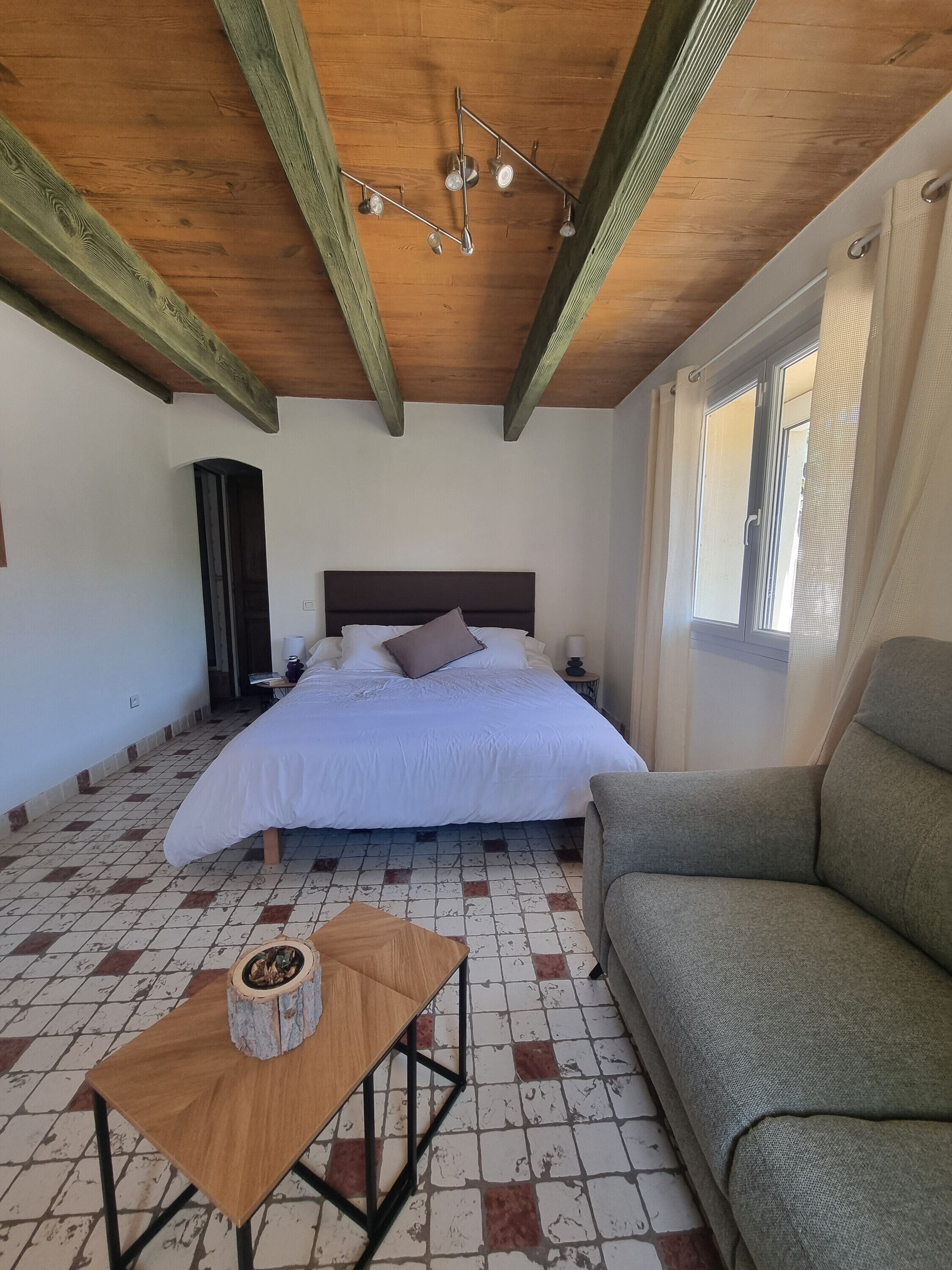 5 chambres, fer et planche à repasser, Wi-Fi gratuit, draps fournis