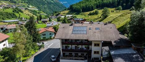 المنشأة من الخارج