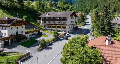 Ferienwohnung 'Martellerhof - Opis Pennhaus Small' mit Meerblick, Gemeinschaftsterrasse und Wi-Fi