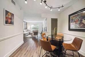 Dining - Special 2BR Galleria Condo Pool View Private Entrance (Houston)