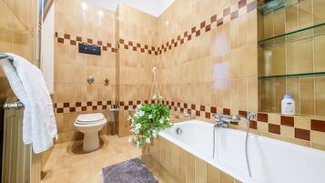 Bruser, hårtørrer, håndklæder