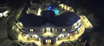 Villa 'Quinta Dos Fontanais' with Sea View, Wi-Fi and Air Conditioning