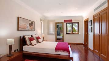 6 bedrooms, iron/ironing board, free WiFi, bed sheets