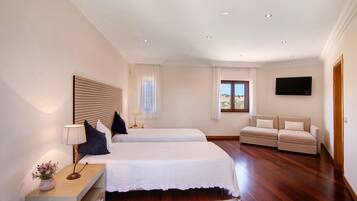 6 bedrooms, iron/ironing board, free WiFi, bed sheets