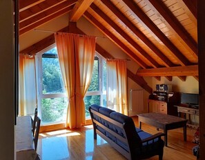 Interior - Apartment 'Kabila Enea 2' with Mountain View, Private Garden and Wi-Fi (Uztárroz/Uztarroze)