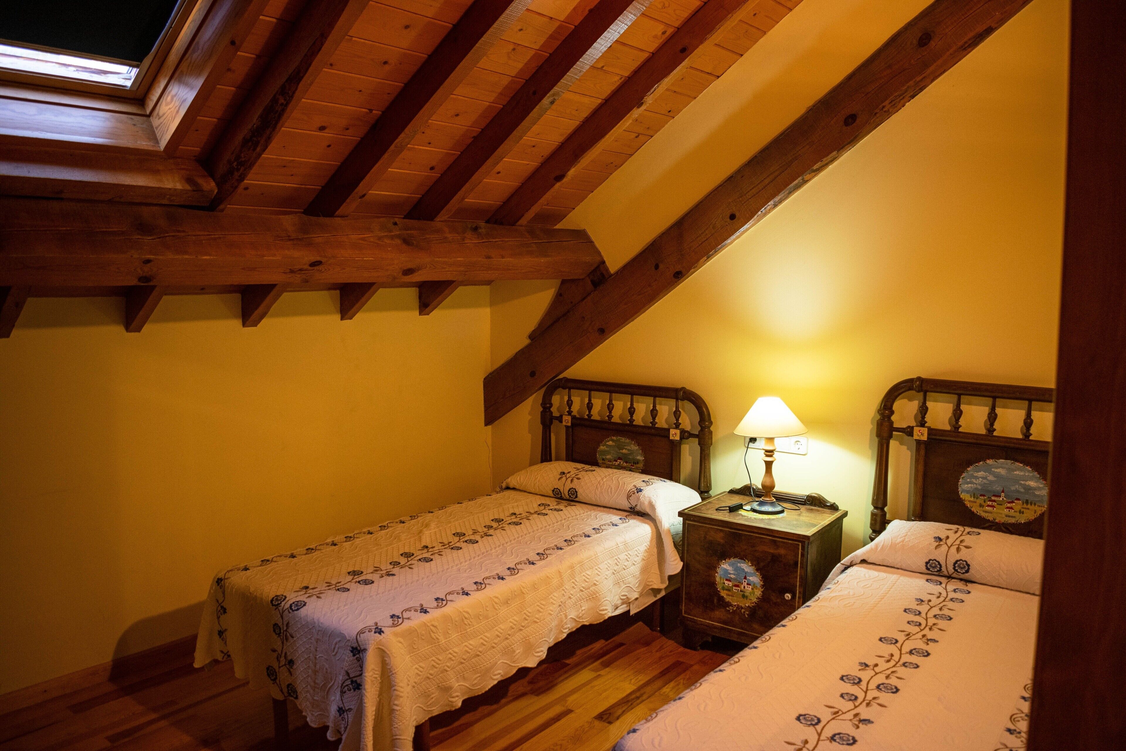 2 多间卧室、免费 WiFi