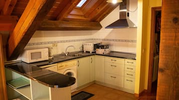 Frigorifero, microonde, piano cottura, macchina per tè/caffè