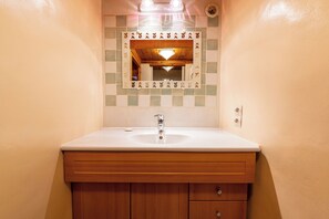 Douche, sèche-cheveux