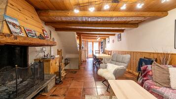 Télévision, cheminée