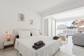 5 bedrooms, free WiFi, bed sheets