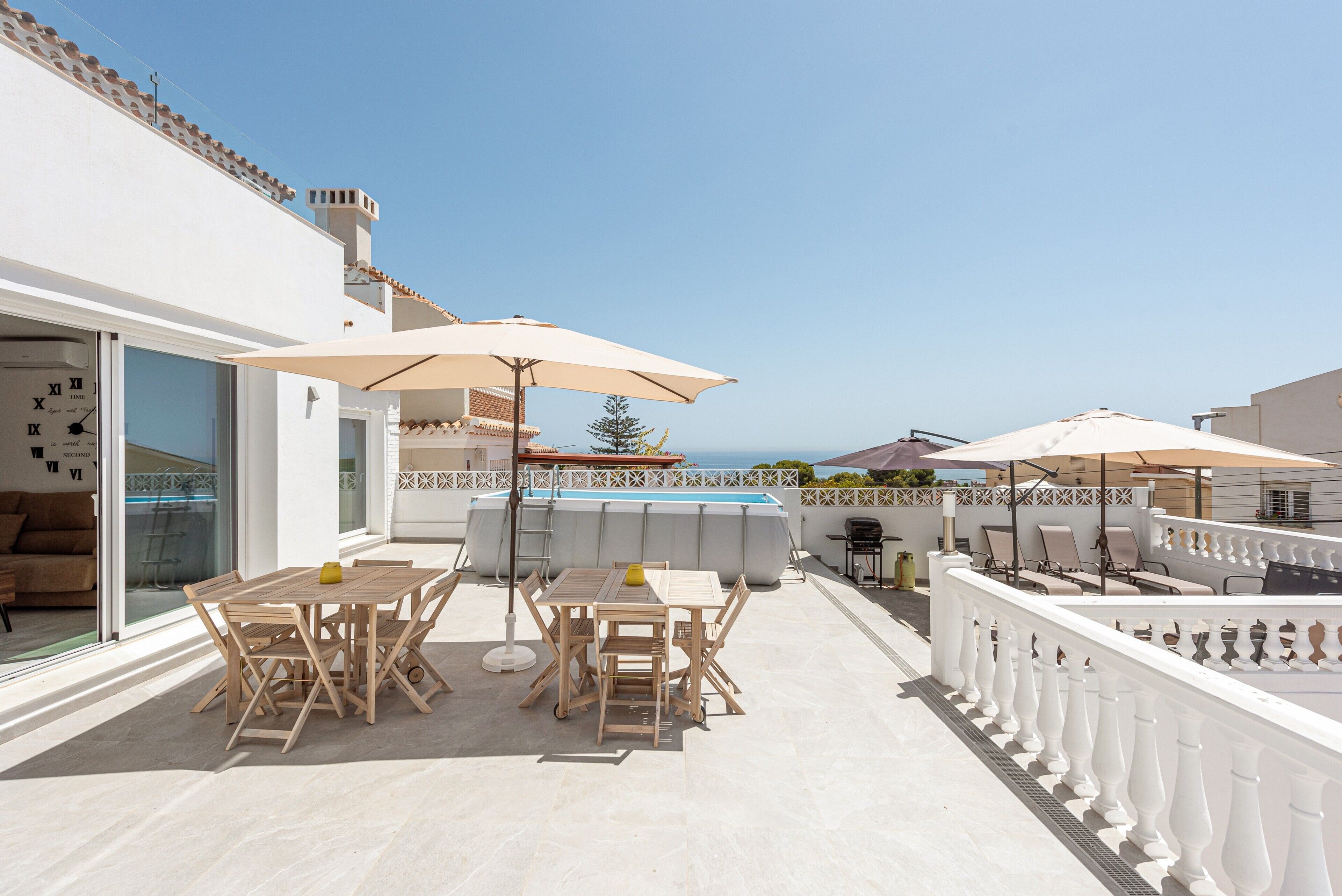 屋外ダイニングエリア