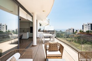 Outdoor dining - Stunning Sea View Apartment in Higueron West (Málaga)