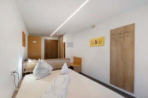 1 quarto, Wi-Fi de cortesia, roupa de cama