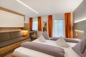 1 bedroom, free WiFi, bed sheets - Room 'Ederhof 6' with Mountain View, Shared Terrace, Wi-Fi, and Breakfast Included (Ahrntal - St.Peter)