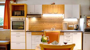 KĂŒhlschrank, Hochstuhl