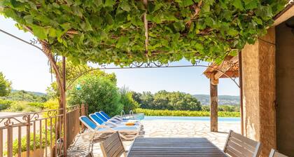 Landhaus 'Escale Des Crozes' mit Bergblick, Gemeinschaftspool und WLAN