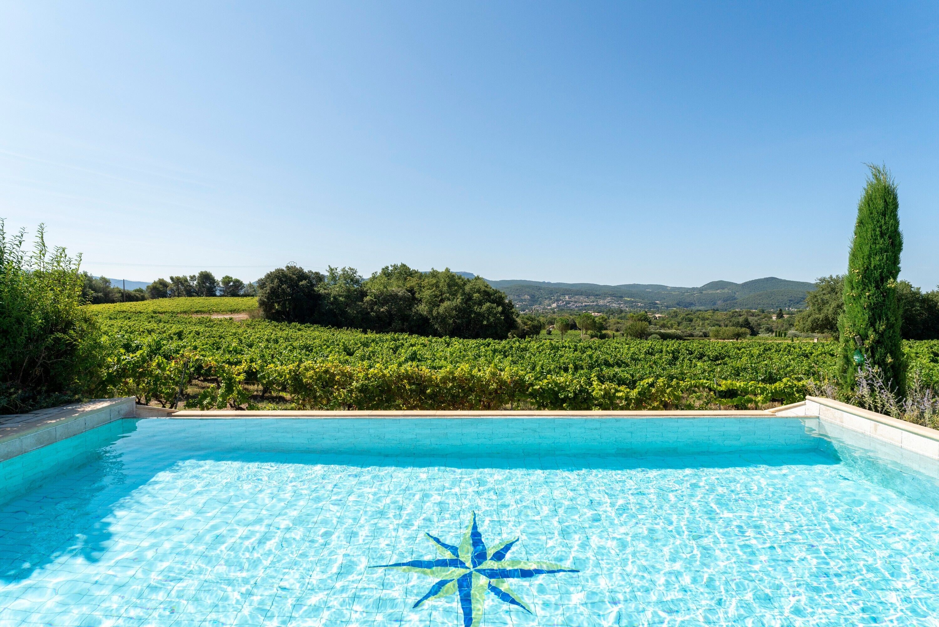 Lämmitetty uima-allas