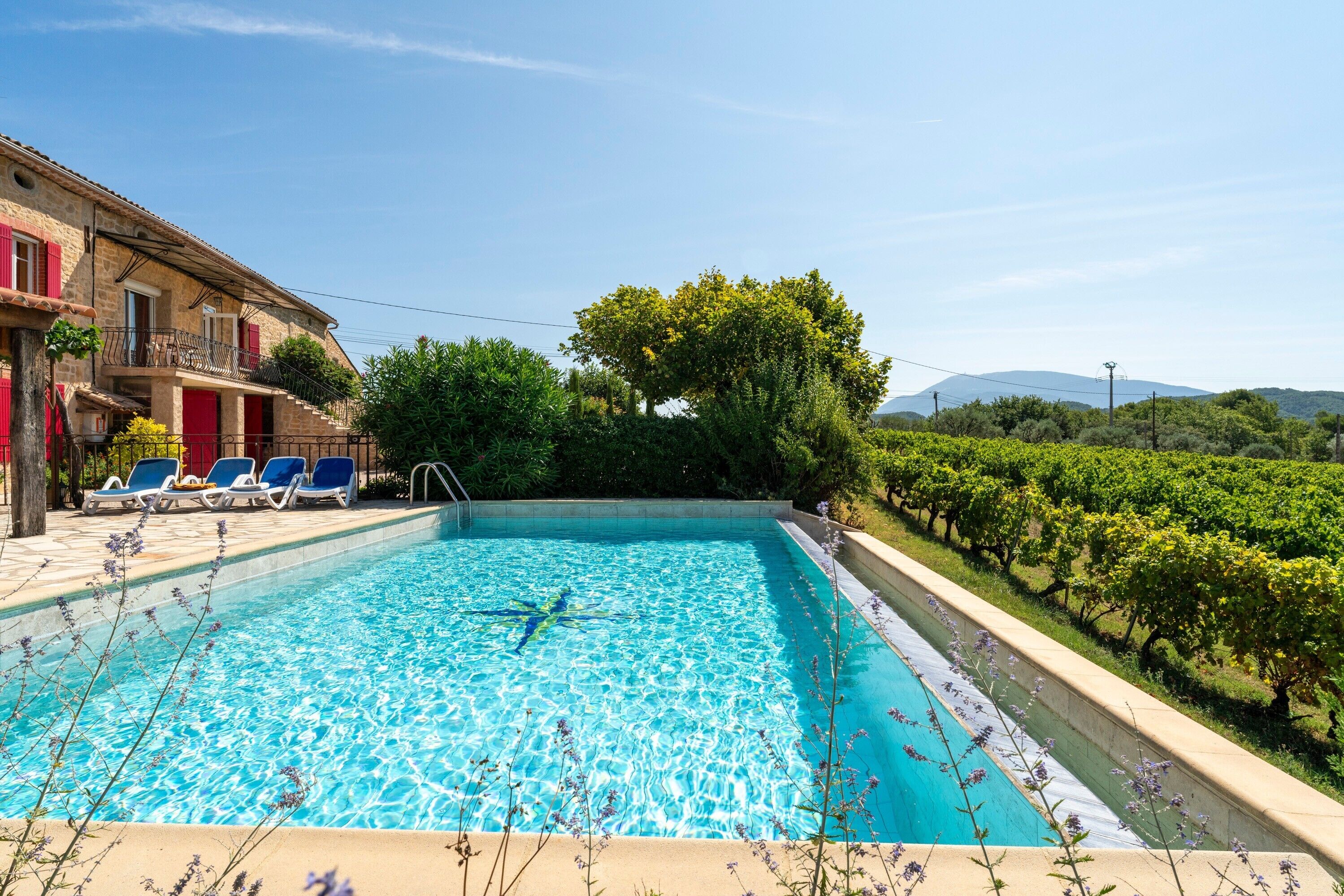 Lämmitetty uima-allas