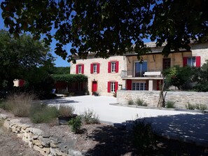 Exterior - Country House 'Escale Des Crozes' with Mountain View, Shared Pool and Wi-Fi (Saint-Romain-en-Viennois)