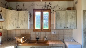 Geladeira, fogão, cooktop, cafeteira/chaleira