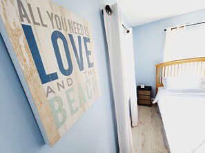 3 slaapkamers, een strijkplank/strijkijzer, wifi, beddengoed