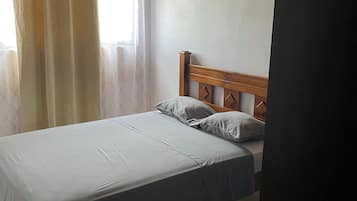 2 habitaciones, tabla de planchar con plancha, wifi y ropa de cama