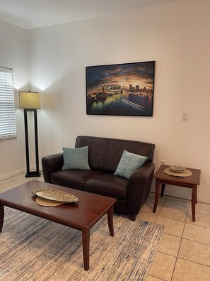 Smart TV - Sarasota-Walk to Siesta Key Beach. Balcony with pool view. (Sarasota)