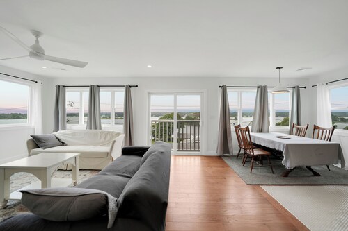 Newly renovated, 3-bedroom house in Westport with gorgeous waterfront views