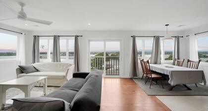 Newly renovated, 3-bedroom house in Westport with gorgeous waterfront views