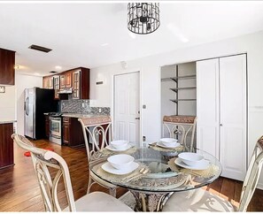 Dining - Charming 2-bedroom specious updated pool house in Port Richey, feel home (Port Richey)