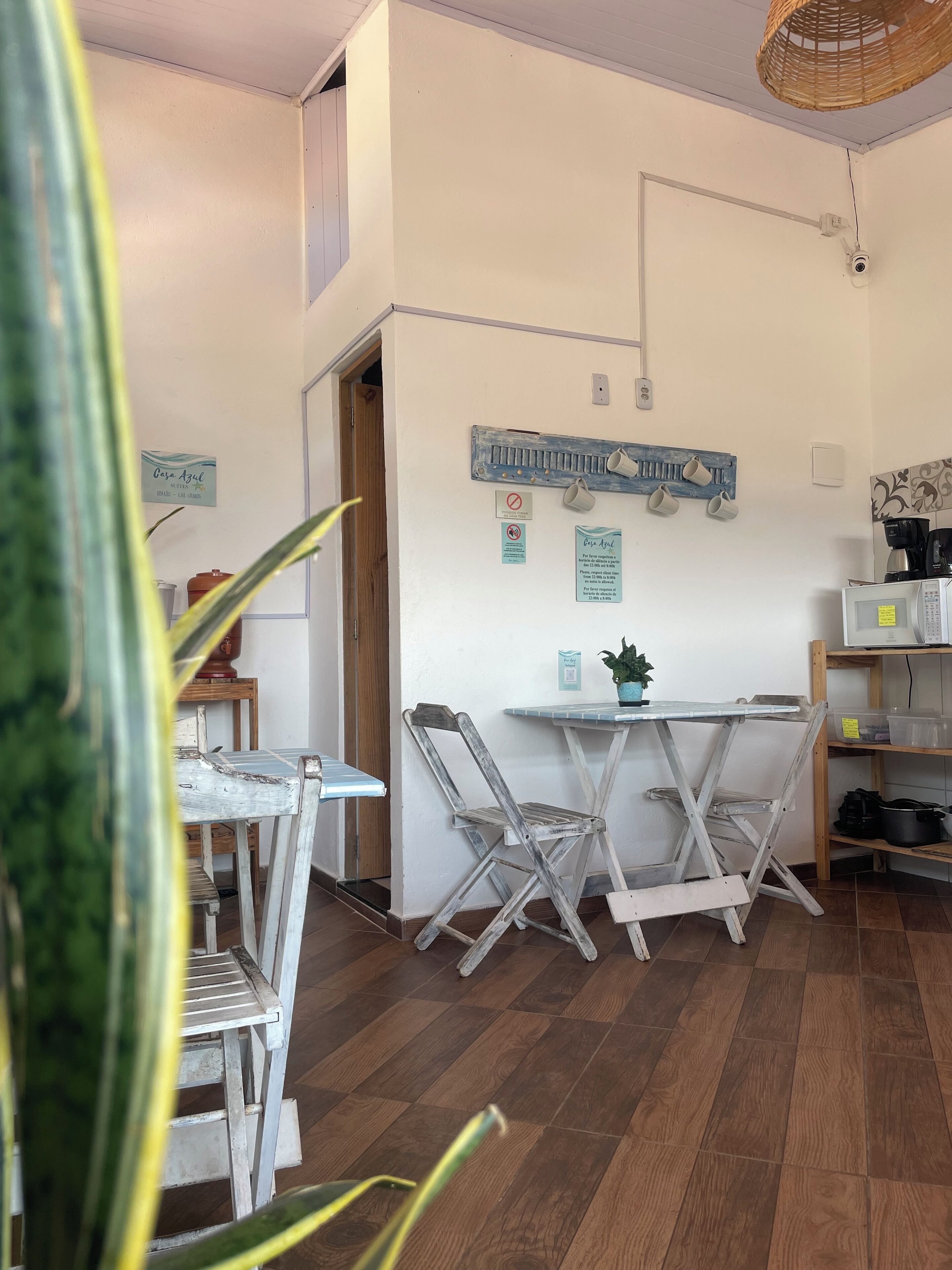 Minikjøleskap, mikrobølgeovn, ovn og kokeplater